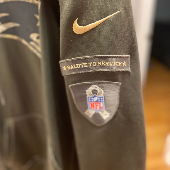 Nike Therma-Fit New-England Patriots hoodie.salute to service edition. - Picture 3 of 7
